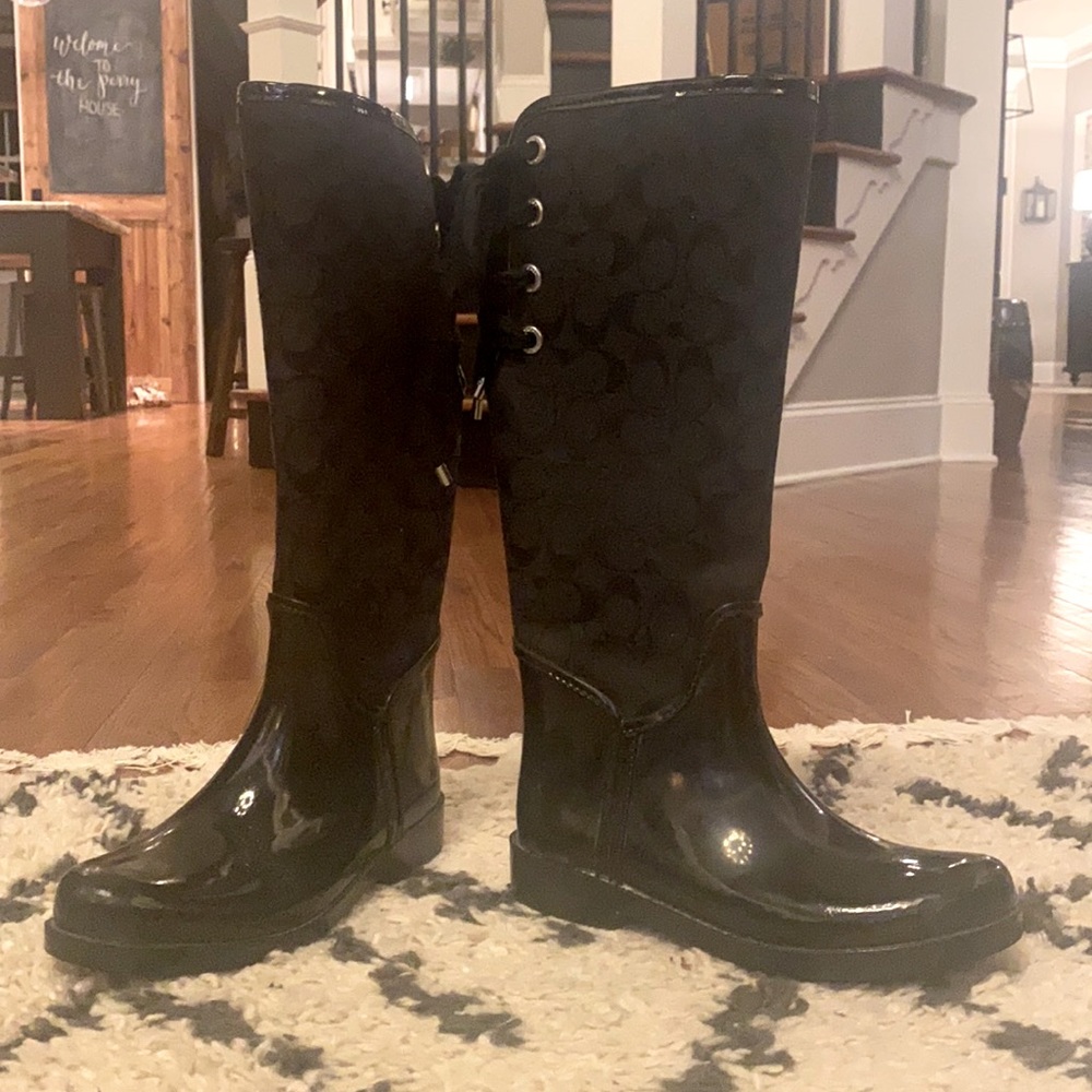 Coach lace -up rain boots. Black